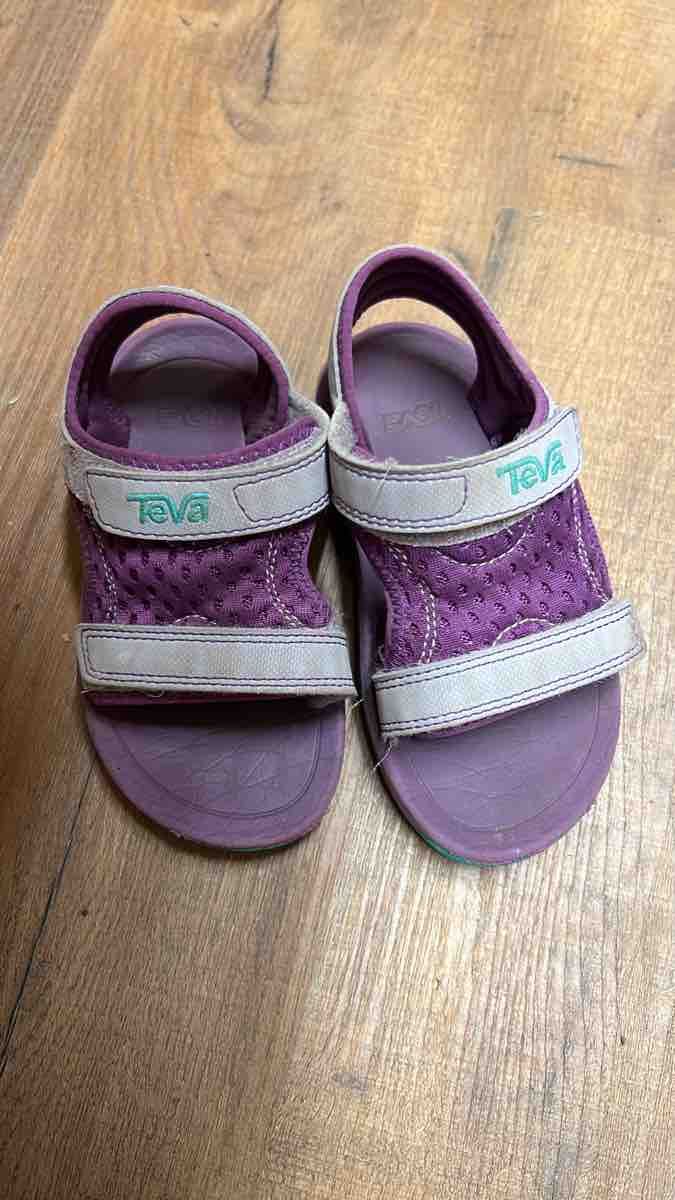 Teva Scarpe per ragazzi: Teva Sandalen Kinder Grösse 24/25 Lila – Usato da Häusernmoos venduto da RanaNo