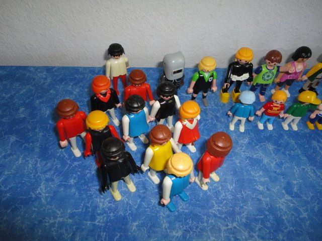 Playmobil Giocattoli: PLAYMOBIL 28 FIGUREN – Usato da Teufen AR venduto da Donschabl 2