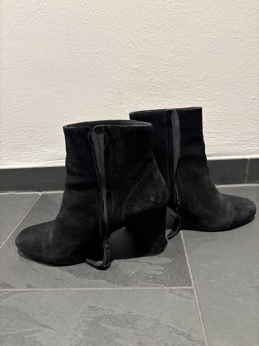 Scarpe da donna: Black Suede Boots size 39 – Usato da Oberhasli venduto da ani_97f7 2