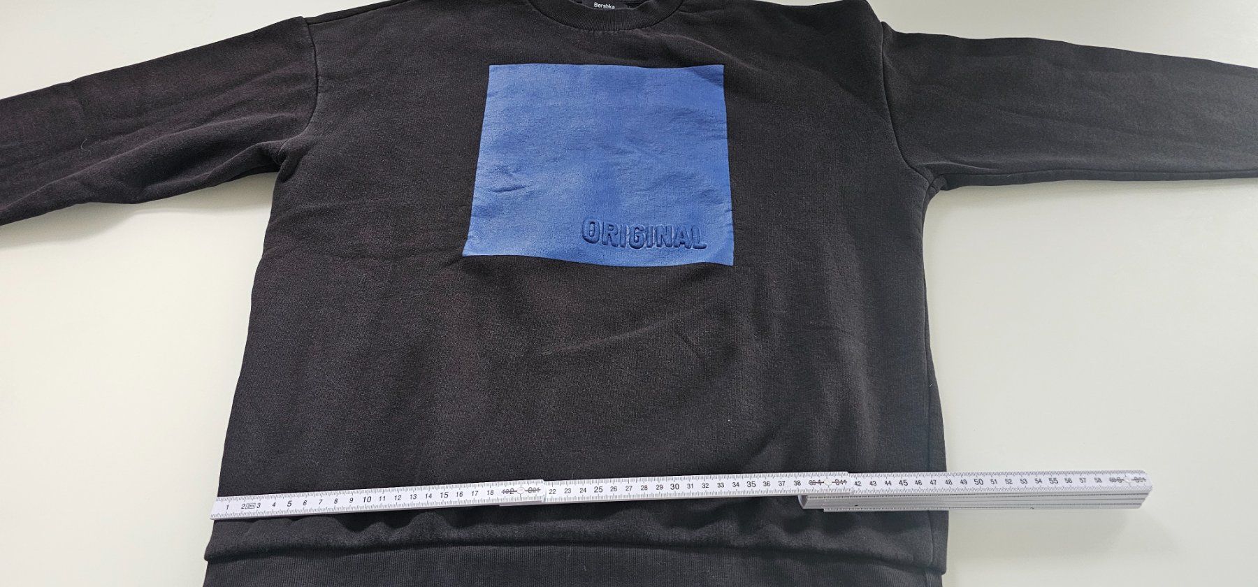 Bershka Maglioni & Felpe: Schwarzer Bershka Pullover mit blauem Detail, Grösse S – Usato da Azmoos venduto da Jadejo 1
