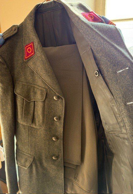 Schweizer Armee Uniformen: Schweizer Armee Offiziersuniform mit Hut – Gebraucht aus Gersau von pandabear01 2