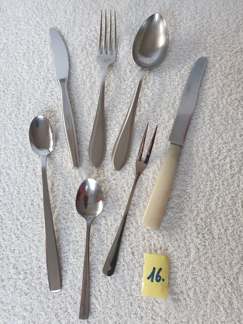 Bestecksets: Besteck-Set Rostfrei (16) – Gebraucht aus Biel/Bienne von bormida63