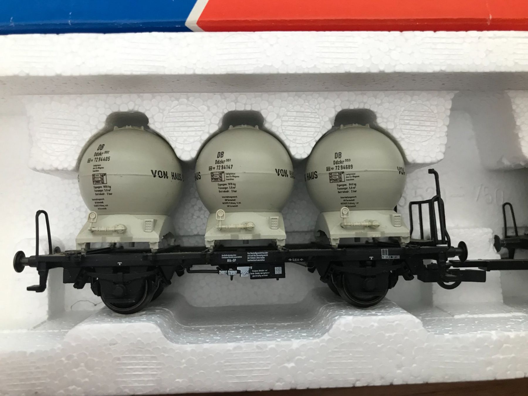 Roco Modellini di ferrovie: 2x Roco DB Güterwagen mit Tankkessel Container – Usato da Luzern venduto da mey_s13 1