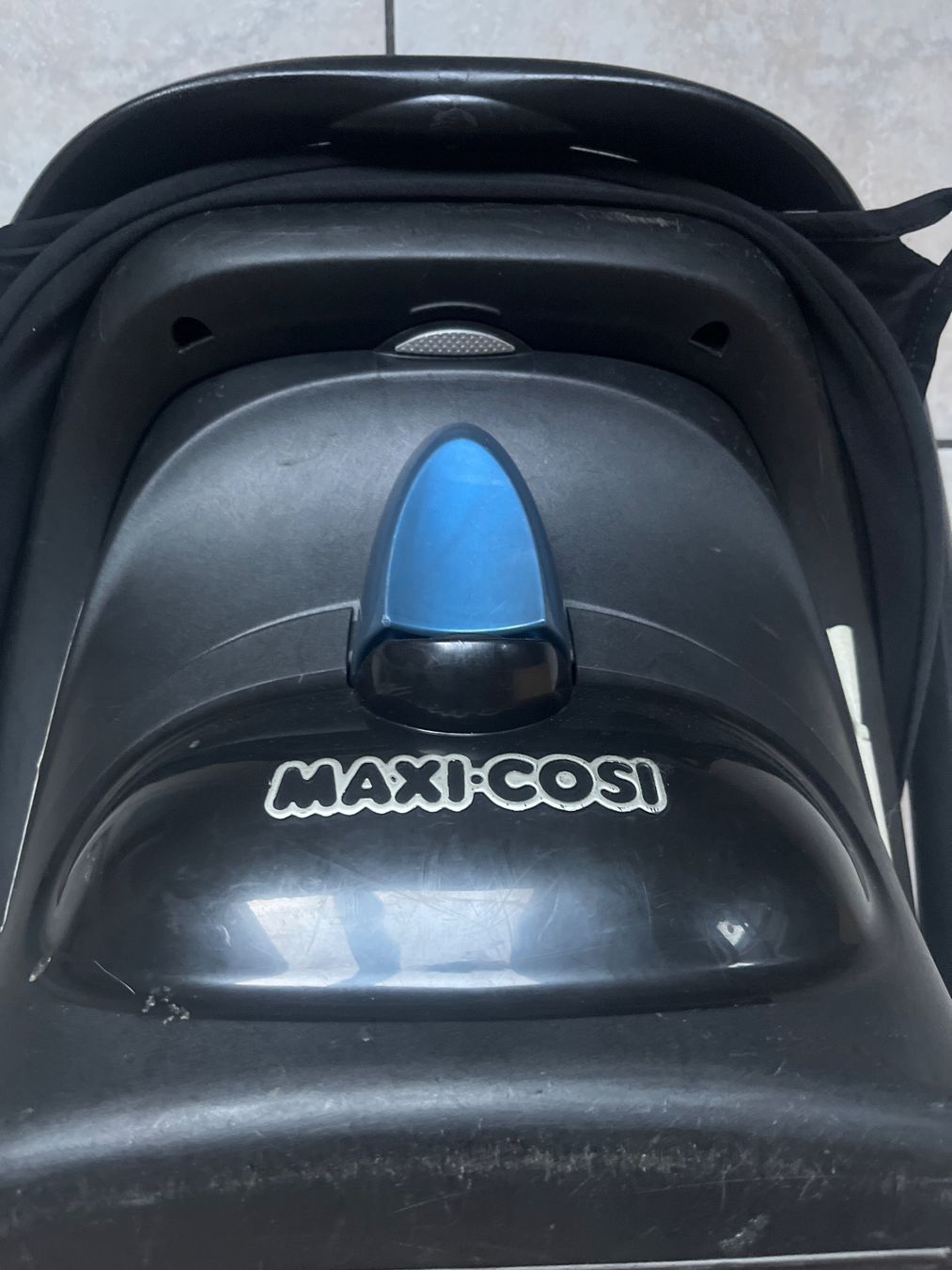 Maxi-Cosi Auto-Kindersitze: Siège pour bébé / enfant MAXI COSI pour système ISOFIX – Gebraucht aus Vernayaz von Darkfrost 3