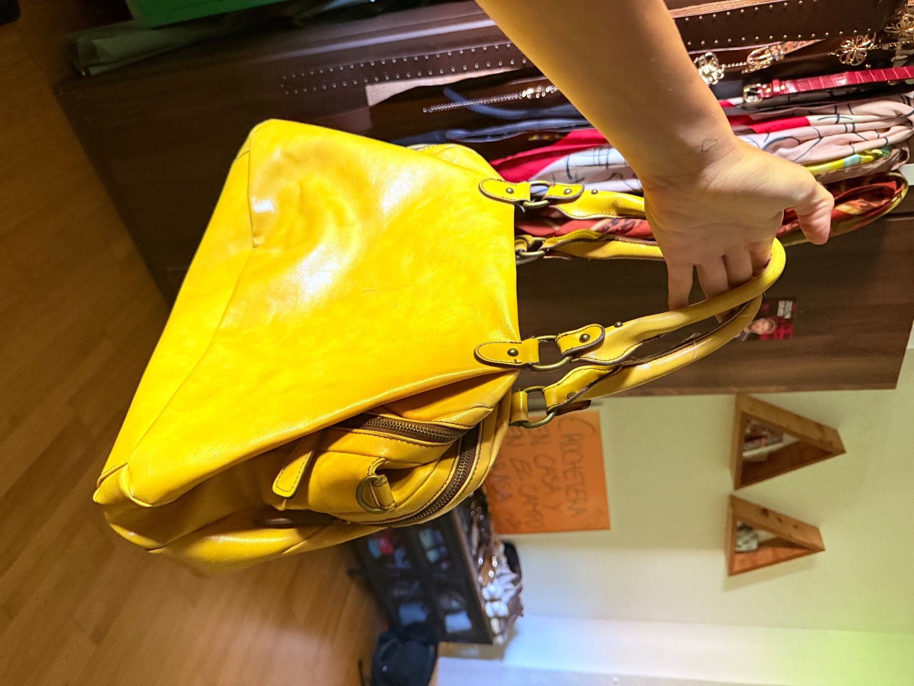 Taschen für Damen: GELBE TASCHE – Gebraucht aus Ittigen von mar_b69j 1