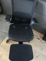 Ergonomischer Bürostuhl COLAMY schwarz Mesh mit Fussstütze