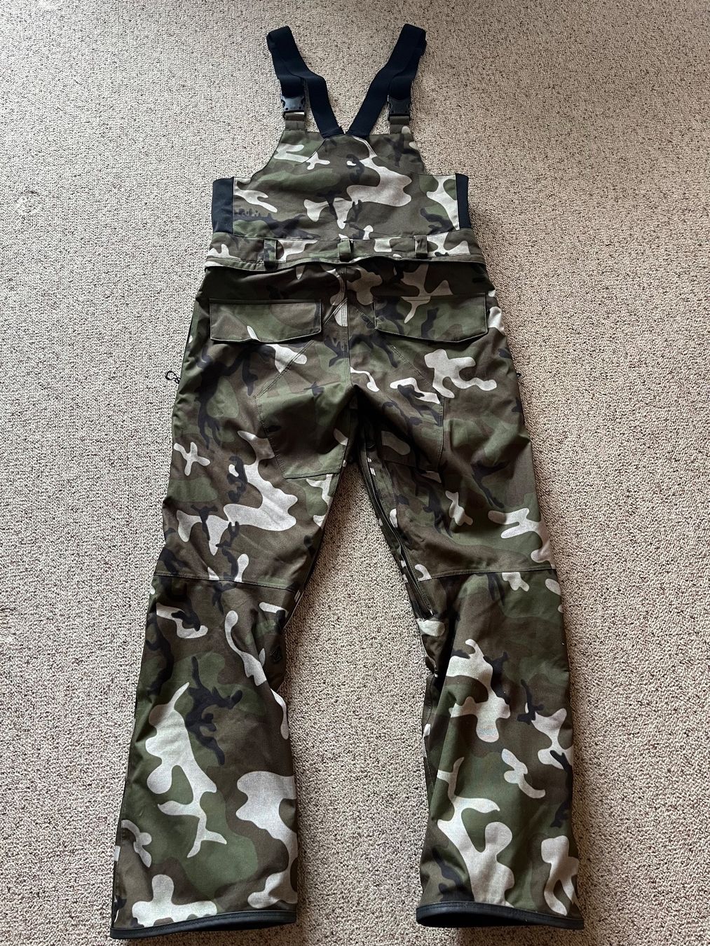 Volcom Pantaloni: Volcom Roan Bib Overall Camo – Usato da Wetzikon ZH venduto da MW.S 1