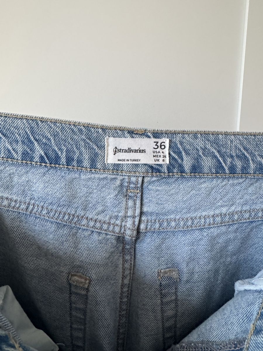 Stradivarius Jeans: Straight Fit Jeans – Usato da Zürich venduto da m_secondhand 2