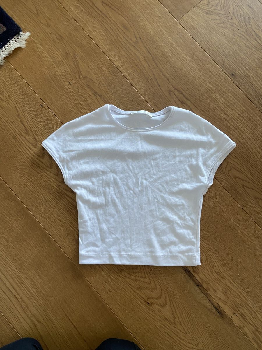 Zara T-shirts: White tank top – Neuf (Voir description) à Walchwil par ann_ckz6