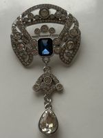 Luxus Elegante  Brosche mit Kunstperlen Farbe: Silber
