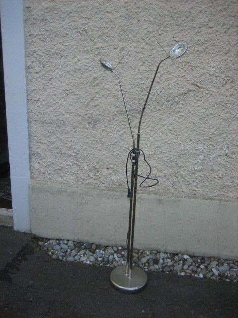 Lampade: Stehlampe mit zwei Köpfen – Usato da Winterthur venduto da pf02