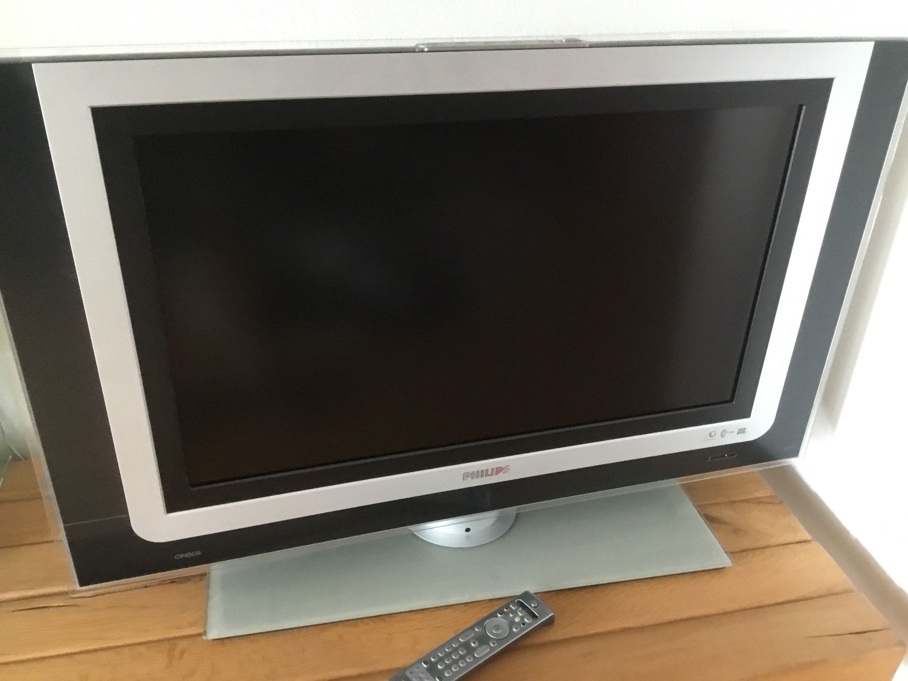 Philips Fernseher: Philips TV  32 PF 9830 Ambilight – Defekt aus Kerzers von Georges3210 1