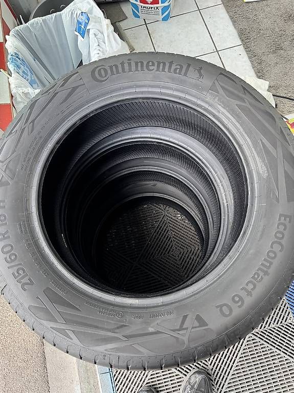 Pneus & Kompletträder: Pneus été Continental 215/60/R18 – Gebraucht aus Villars-sur-Glâne von fez_6txk