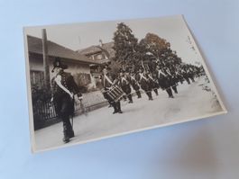 MILITAER - UMZUG in HISTORISCHEN UNIFORMEN - BAJONETT