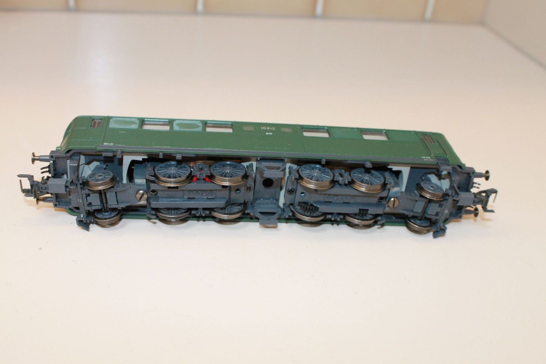 Roco Modelleisenbahnen: Roco Ae4/6 – Gebraucht aus Birmensdorf ZH von Buhwil18 5