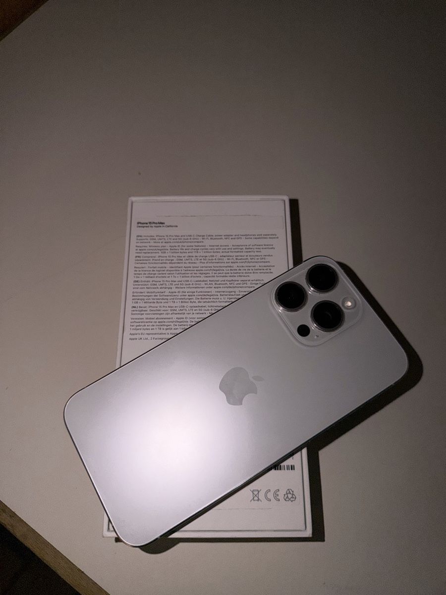 Apple Telefoni cellulari / Smartphones: iPhone 15 Pro Max 83% Akku – Usato da Wallisellen venduto da kun_km8k 2