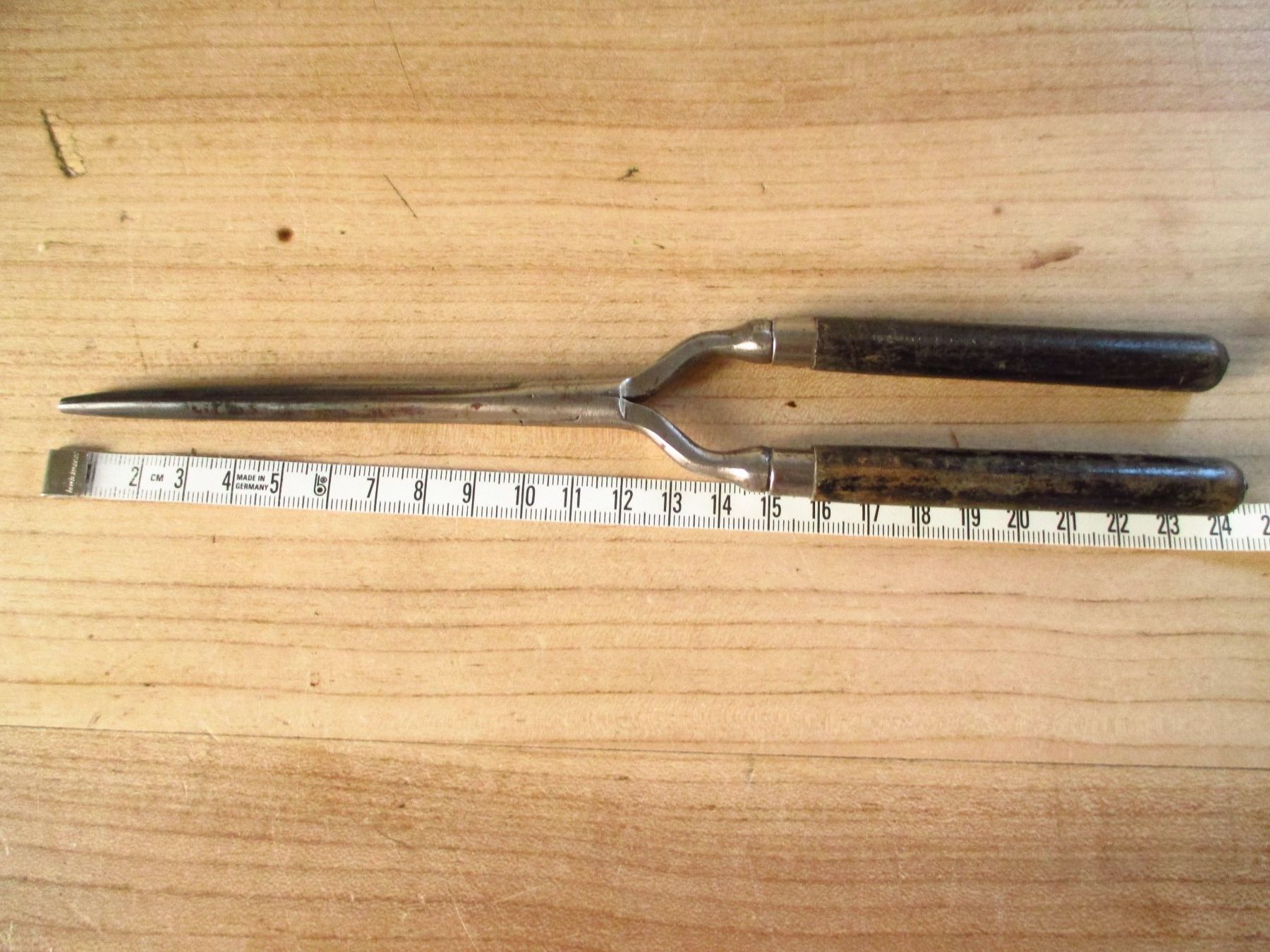 Piastre & Arricciacapelli: Antiker Lockenstab Lockenwickler Lockeneisen – Usato da Rorschacherberg venduto da Marubium 3