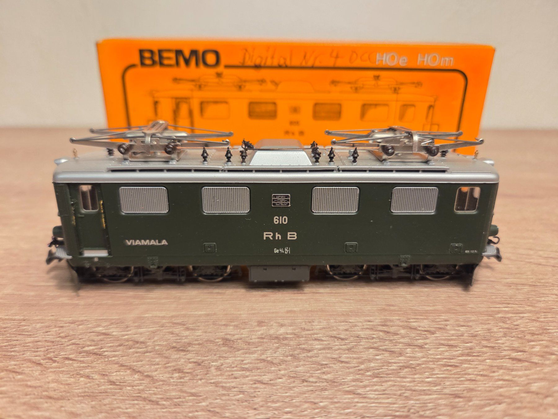Bemo Modellini di ferrovie: Bemo 1250/9 E-Lok Viamala RhB H0m – Usato da St-Aubin-Sauges venduto da Lo_Go