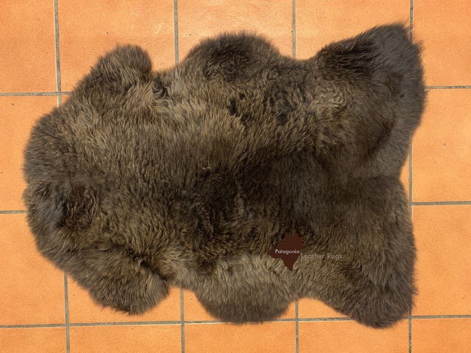 Teppiche: Lammfell Teppich Brown – Neu und originalverpackt aus Arbedo von patagonialeatherrugs 2
