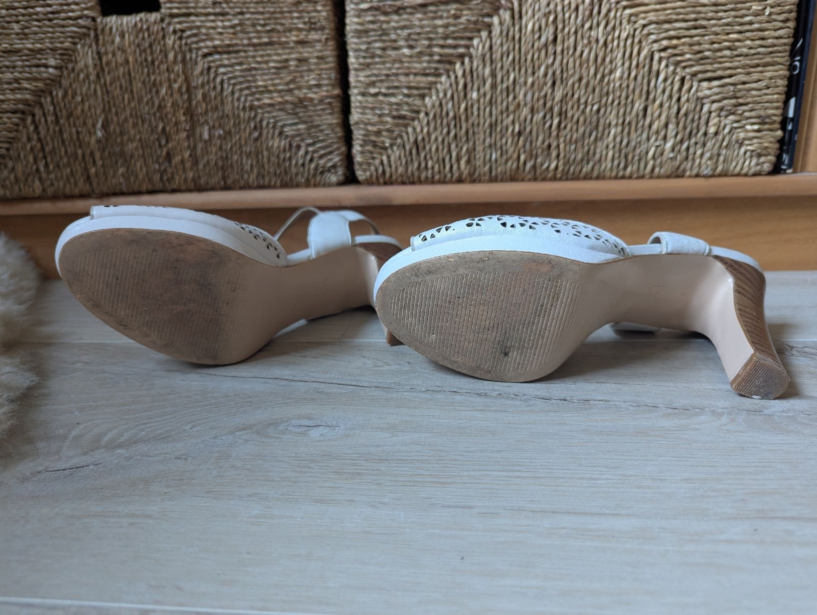 André Scarpe da donna: André White Summer Heels, Size 36 - Chic! – Usato da Schlieren venduto da maseam 4