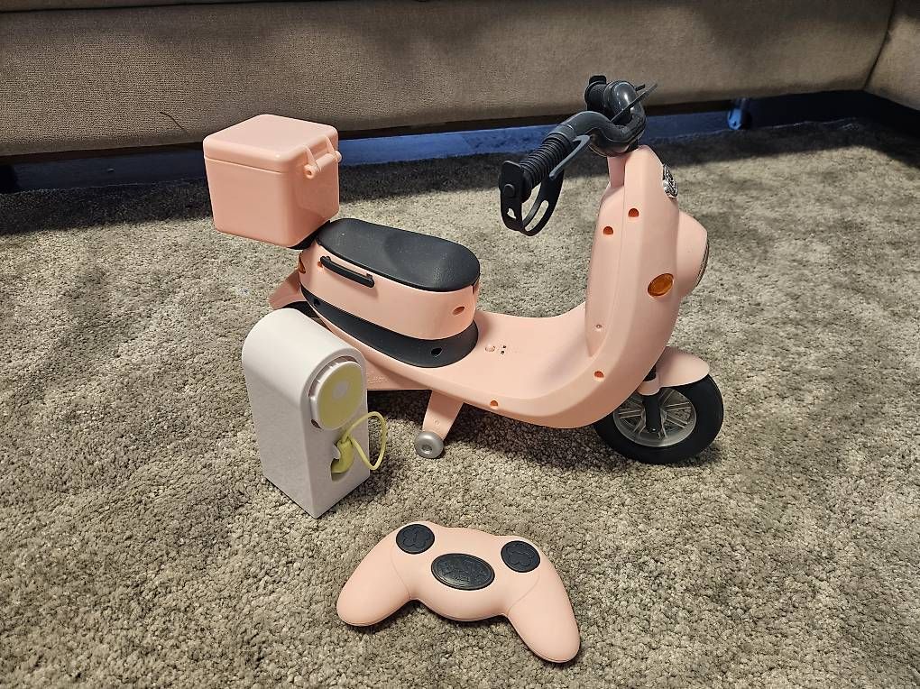Giocattoli: Scooter électrique pour poupée – Usato da Founex venduto da Ana_2412 1