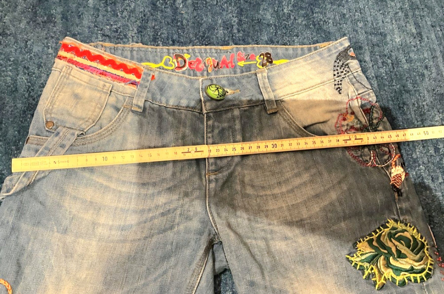 Desigual Hosen: Desigual Hose kurz – Gebraucht aus Madetswil von triforuz 3