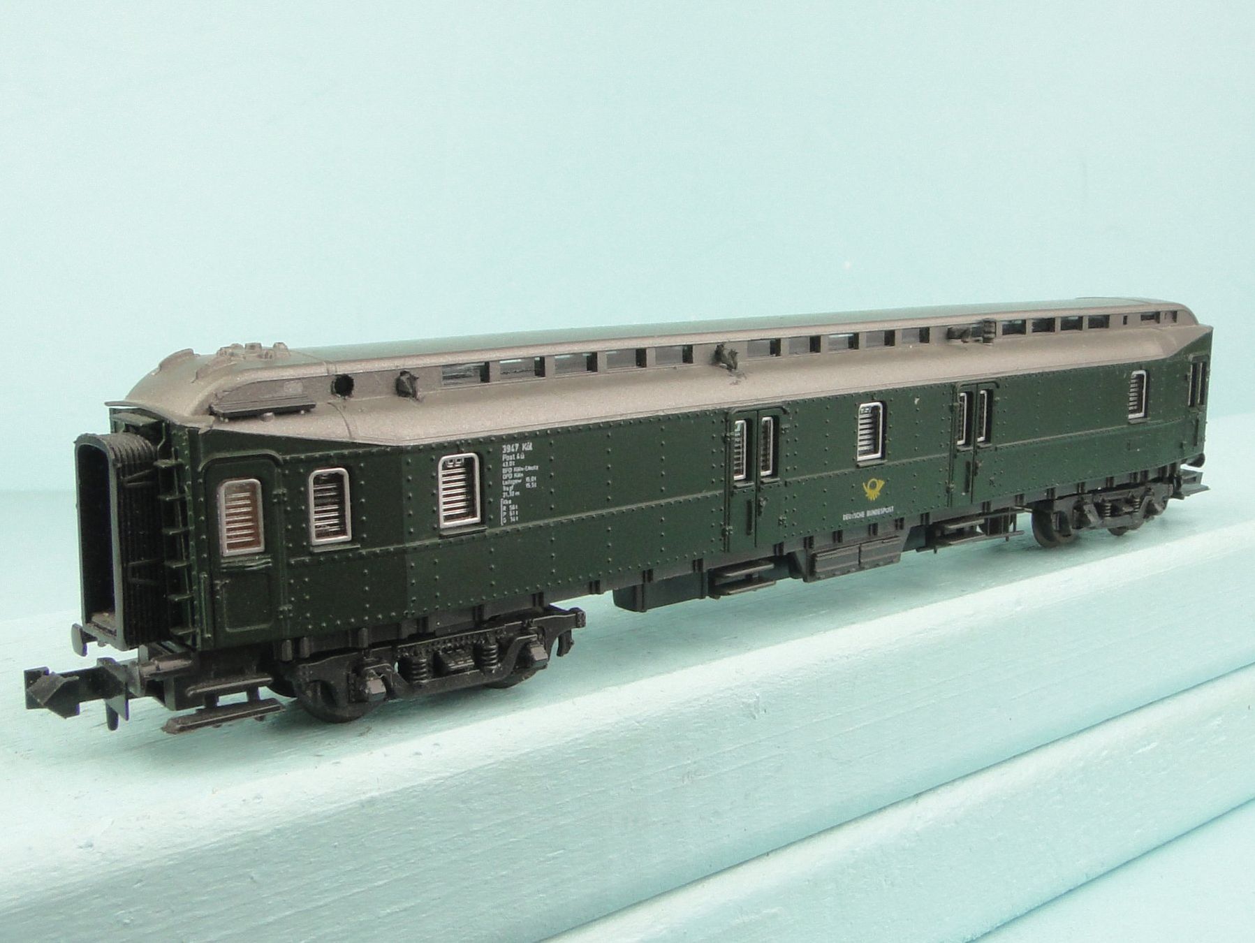 Roco Modelleisenbahnen: Roco Spur N Hechtwagen / Post – Gebraucht aus Bülach von Albitrain