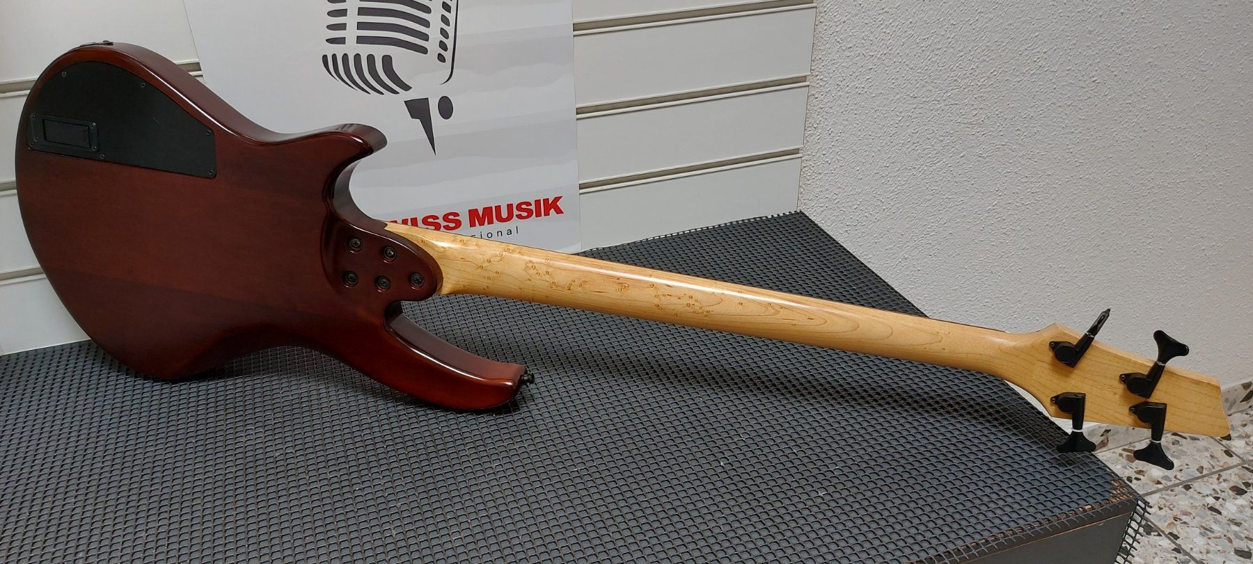 Cort Strumenti musicali: E-Bass Godin BG4 knobs & active neuwertig – Nuovo (secondo la descrizione) da Glattbrugg venduto da Swissmusik 6