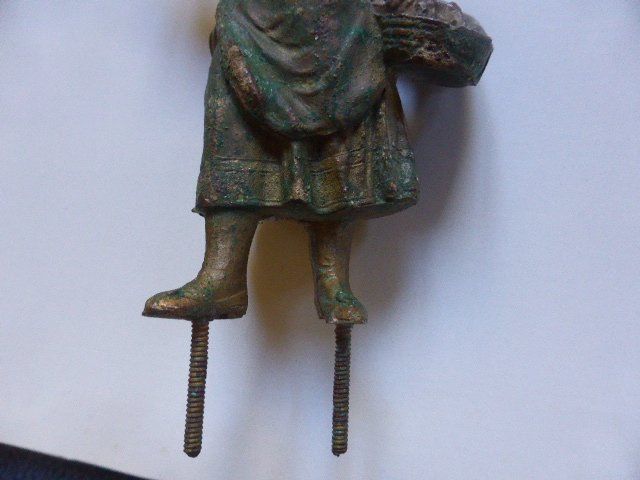 Statuette: Antike Messing-Figur,Marktfrau,Mode,Korb,Aufsatz – Usato da Lausen venduto da liesfisch 3