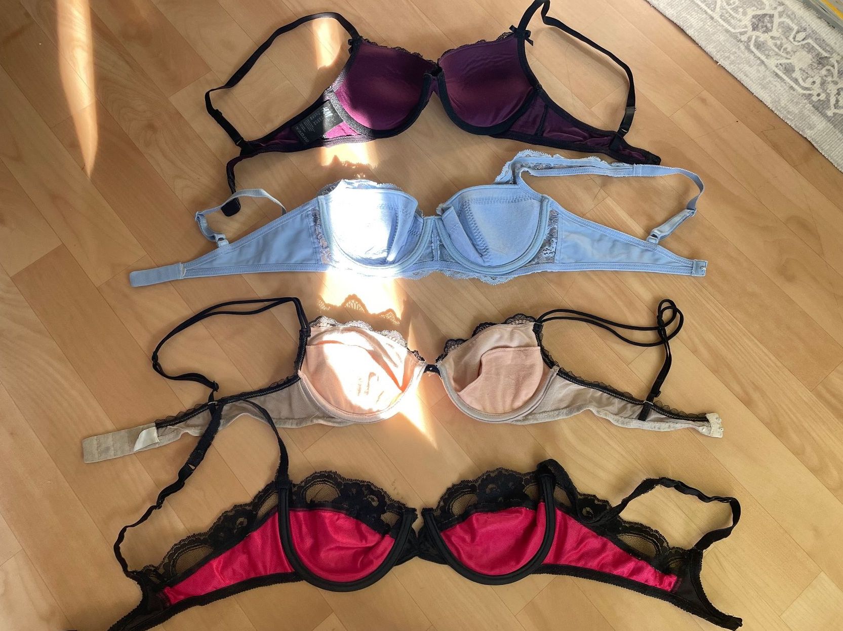 Intimissimi Altra biancheria intima: 5 BH bras 75/80C – Usato da Zürich venduto da Angela_Fashion_Lover 1
