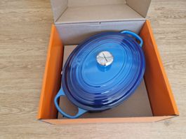 Le Creuset Ovaler Bräter aus Gusseisen blau 33cm Durchmesser