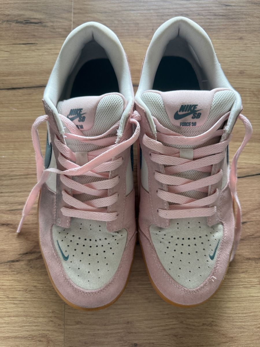 Nike Chaussures hommes: Nike SB Force 58 Pink Grösse 44.5 – D'occasion à Schlieren par NM_Nici
