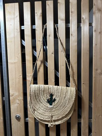 Strohtasche mit aufgesticktem Kaktus