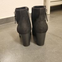 Schwarze Stiefeletten mit Absatz, Gr. 36