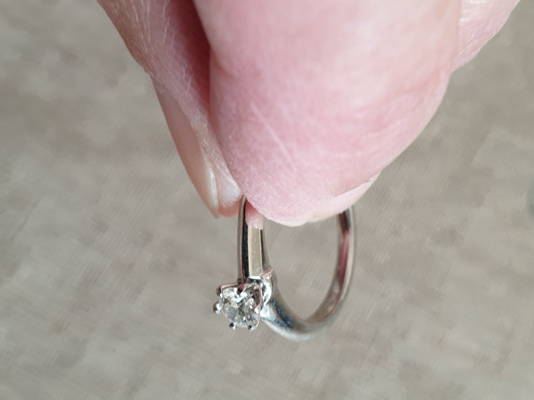 Tiffany & Co. Anelli: Tiffany & Co. Solitärring mit 0.19Ct Diamanten – Usato da Bottmingen venduto da sandy_2 3