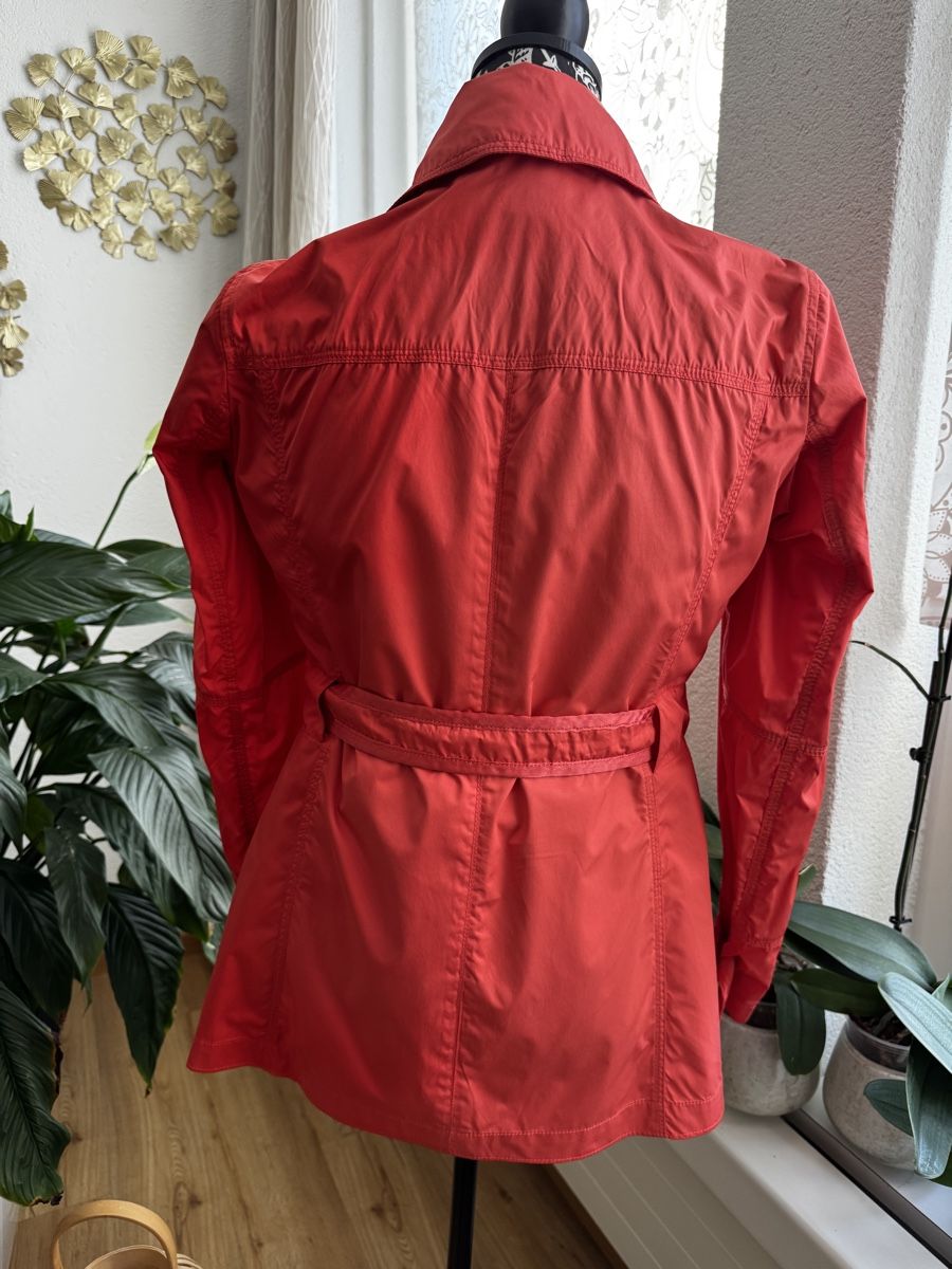 Trussardi Giacche: Original Trussardi Coral Rain Jacket, Size 42 – Nuovo (secondo la descrizione) da Wallisellen venduto da Corinne.- 6