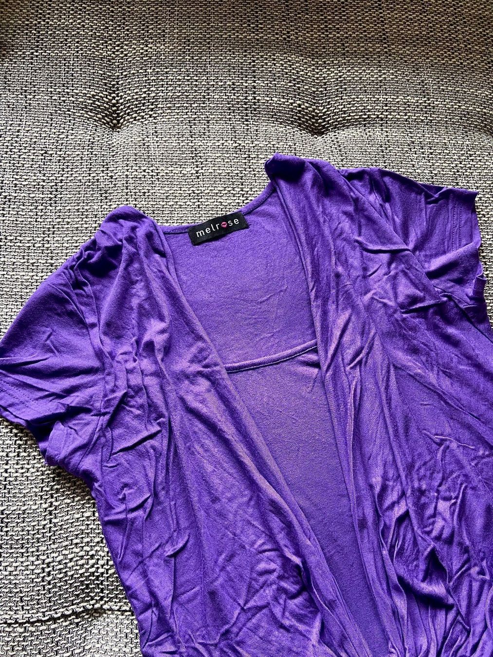 T-shirt: T-Shirt violett – Usato da Gommiswald venduto da Aloha.Spirit 1