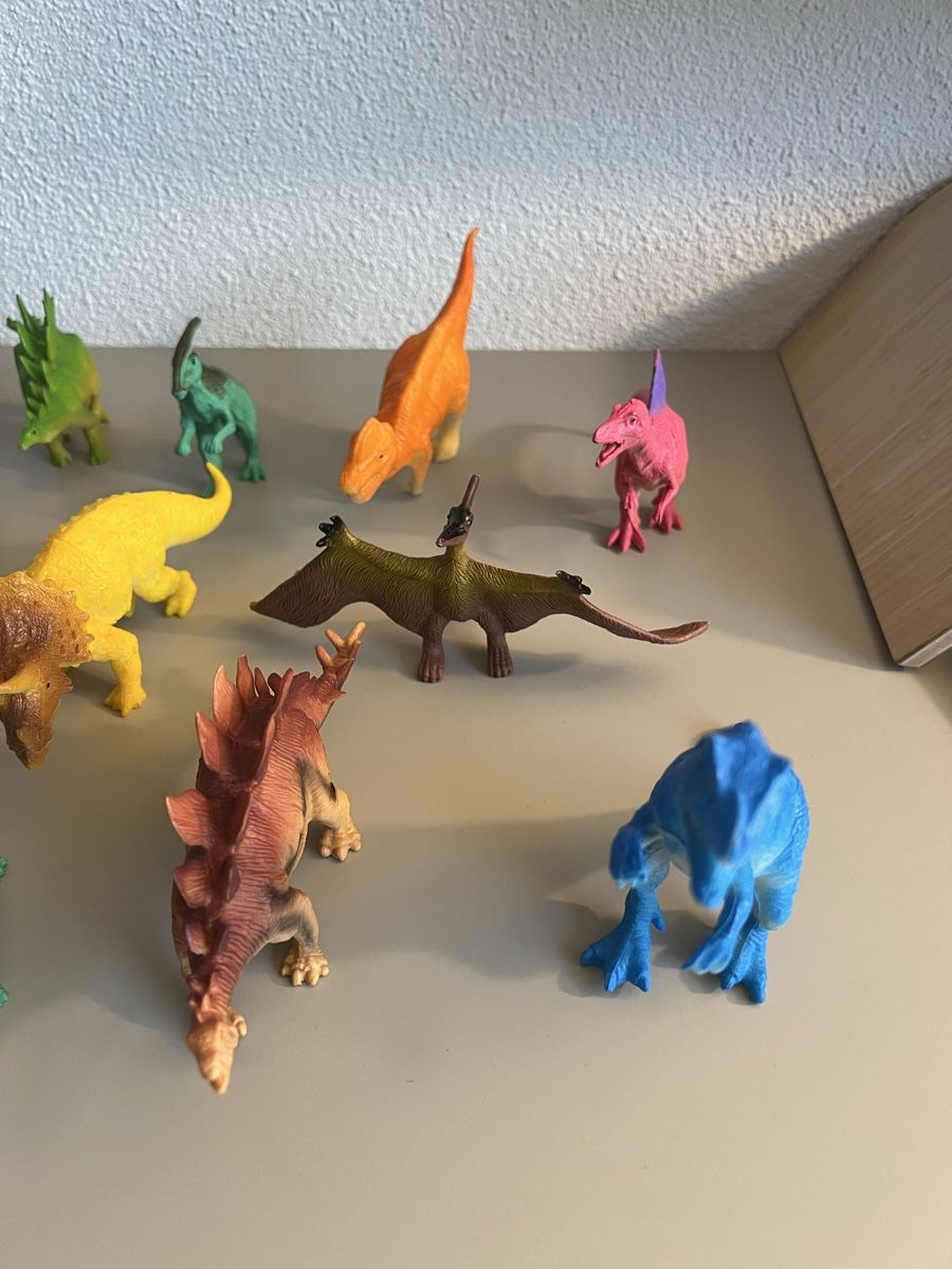 Giocattoli: Diverse Spielzeugdinosaurier farbig – Usato da Glattpark(Opfikon) venduto da c.harnischmacher 1