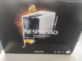 Nespresso Krups Essenza mini schwarz neu mit 14 div. Kapseln