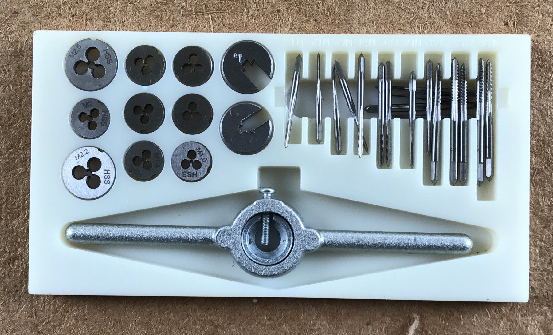 Kit di modellismo & Modellini statici: MODELLBAU -GEWINDESCHNEIDESATZ WESTFALIA ORGINALVERPACKT – Nuovo e nell'imballaggio originale da Ostermundigen venduto da wini63 1