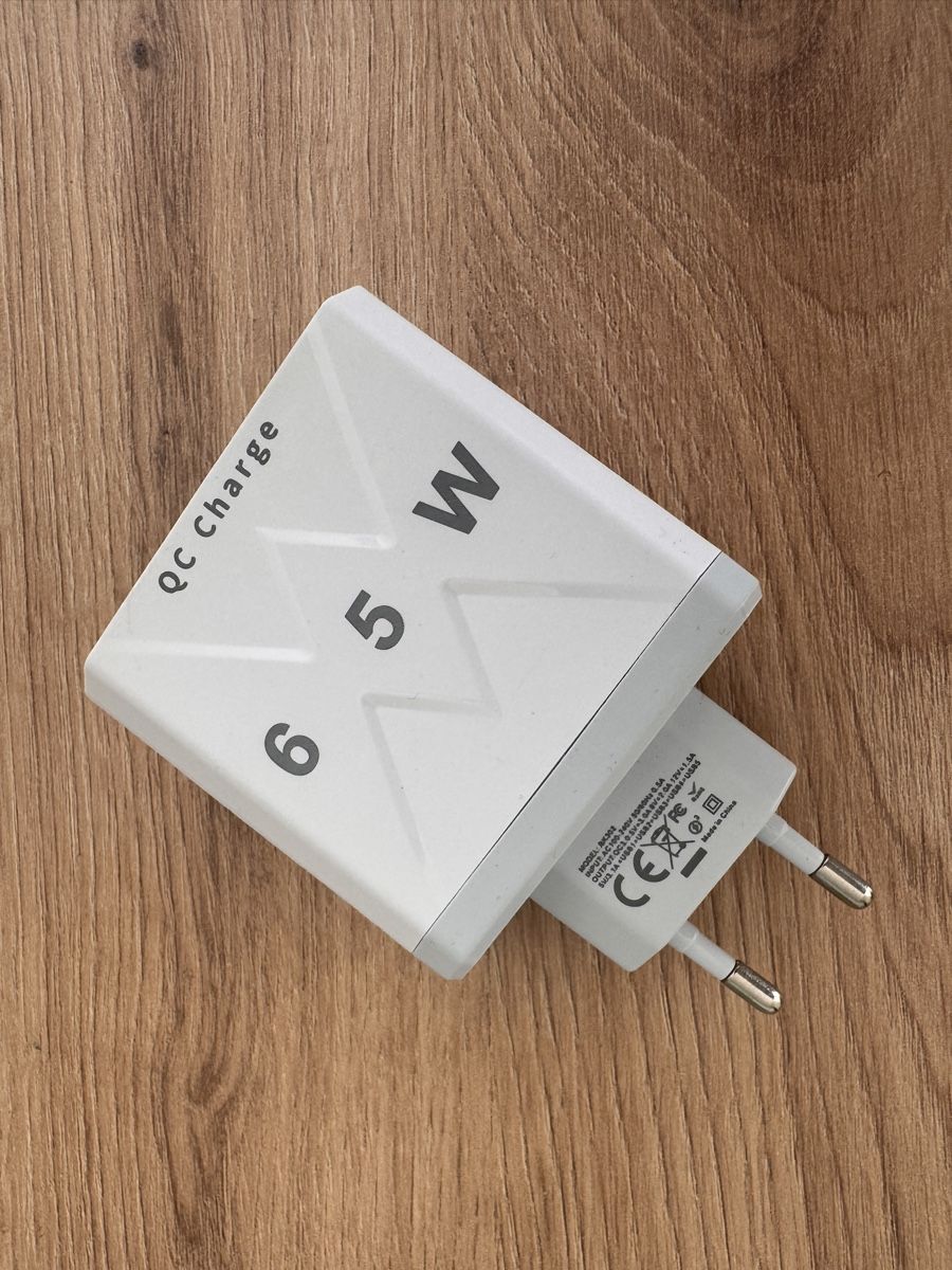Caricabatterie: MW 65W 6-Port Ladegerät weiss – Usato da Niederbipp venduto da Bidhub 1
