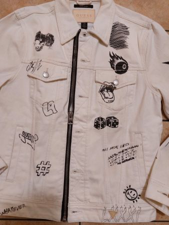 2Veste blouson  jean noir Levi's  et jean blanc Guess M-L 39
