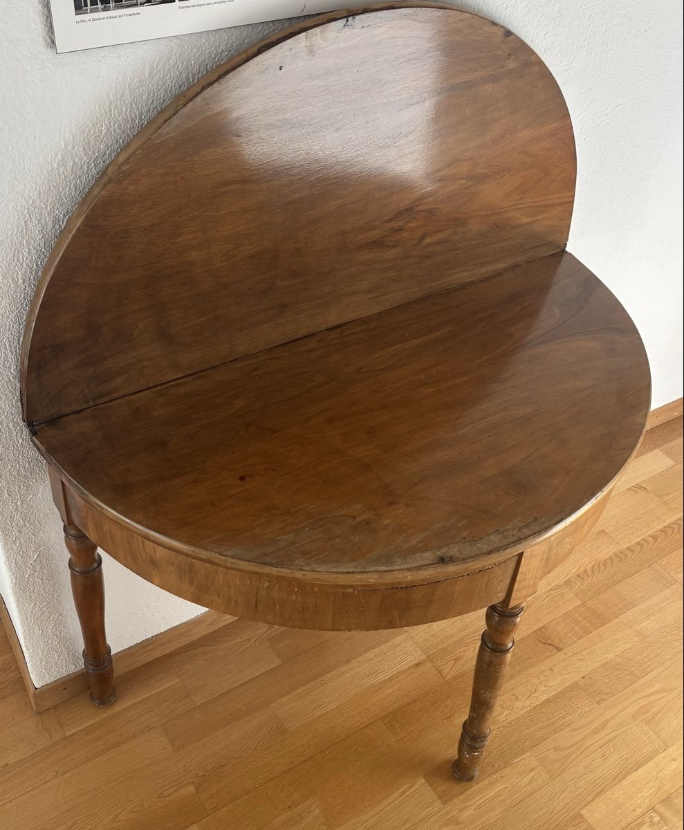 Tables: Table demi lune – D'occasion à Delémont par Jinjule 1