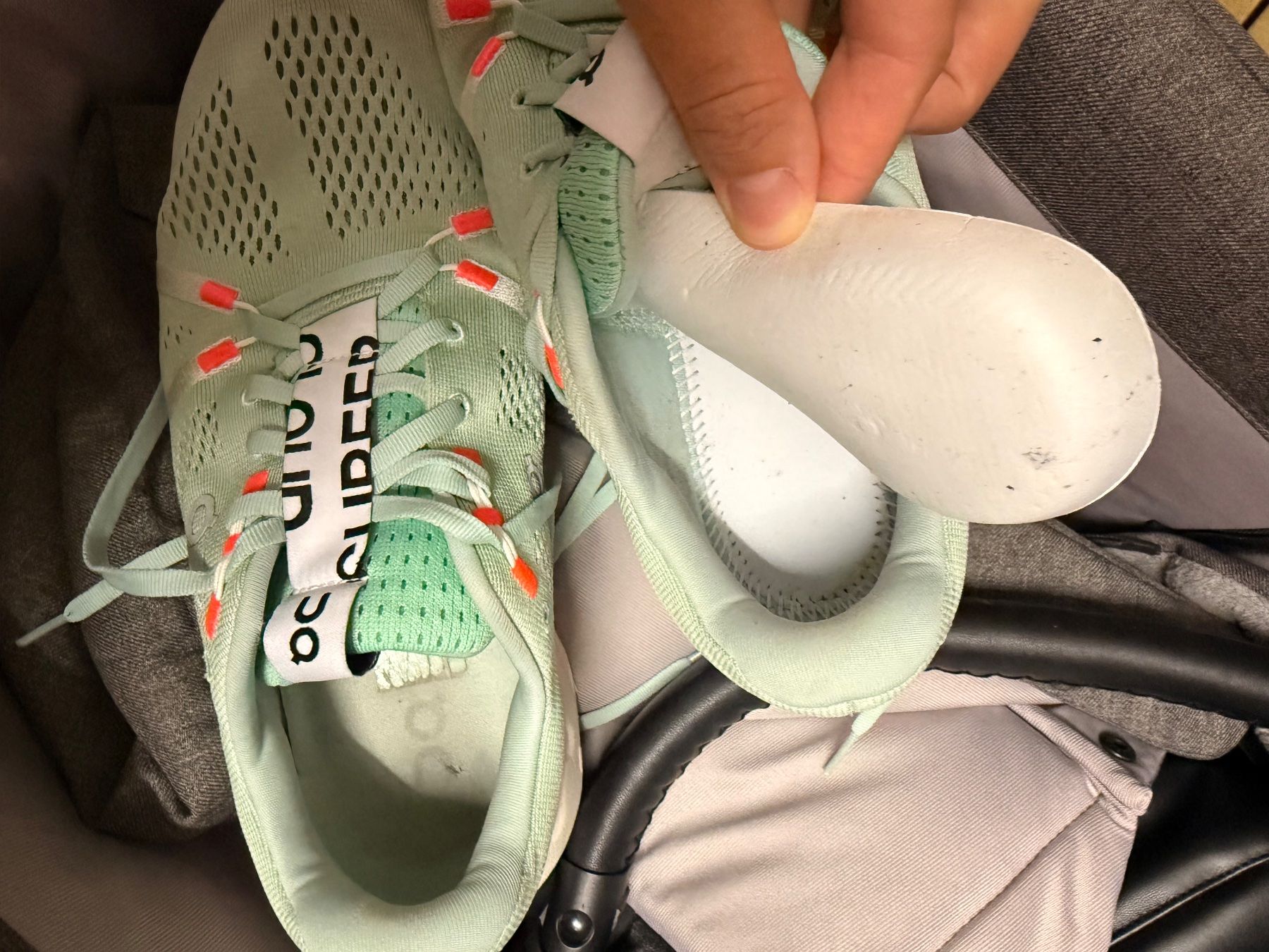 On Scarpe da donna: On Cloud Schuhe Damen 40 Grösse – Usato da Wetzikon ZH venduto da Em_Sa 3