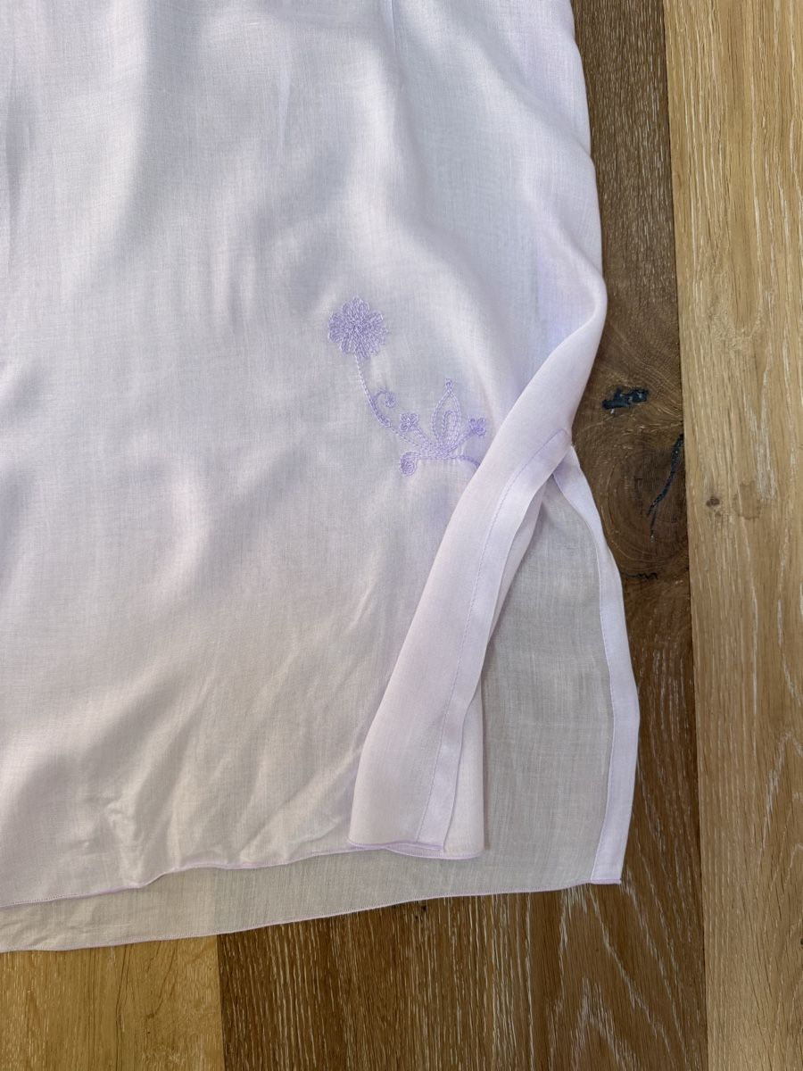Tuniken: Great lilac embroidered kaftan. S – Neu (gemäss Beschreibung) aus Grund b. Gstaad von PlageNeigeplus 5
