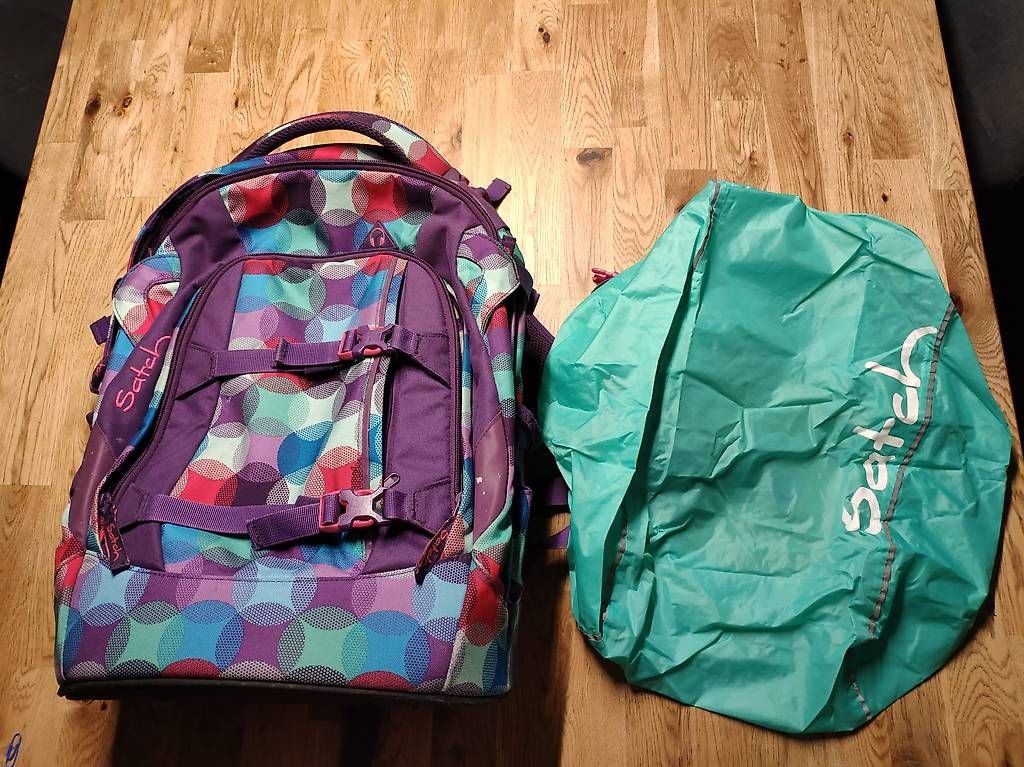 Satch Borse & Zaini: Satch Schulrucksack mit passendem Regenschutz – Usato da Sargans venduto da mel_8yph