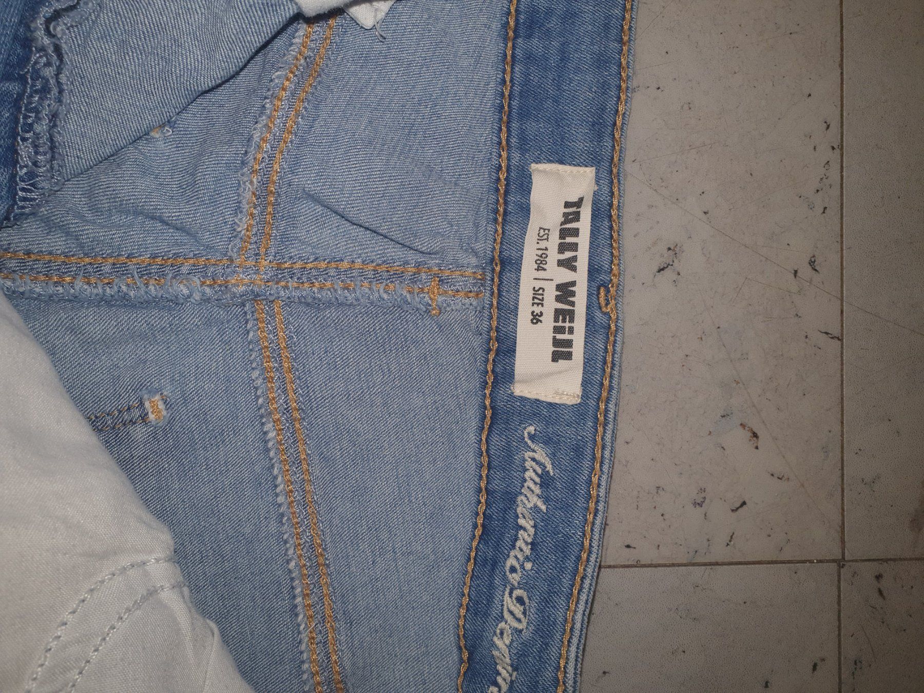 Tally Weijl Jeans: Jeans – Usato da Moosseedorf venduto da Sonnenschein.. 3