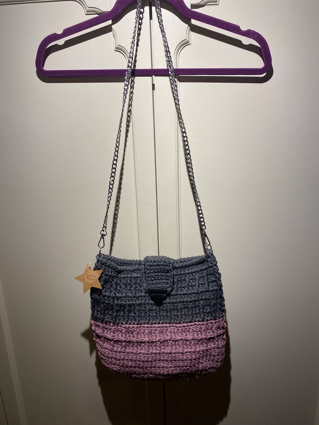 Taschen für Damen: HANDTASCHE MIT SILBERKETTE,HANDGESTRICKT – Neu und originalverpackt aus Meienried von ManuelaBoutique 2