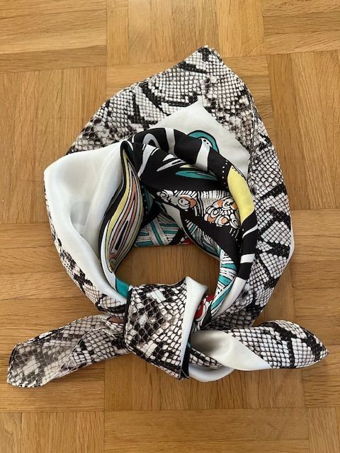 Codello Foulard & Sciarpe: "CODELLO" Seiden Foulard – Nuovo (secondo la descrizione) da Walenstadt venduto da ricamul 7