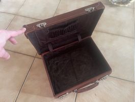 Valise robuste ancienne vintage en cuir brun